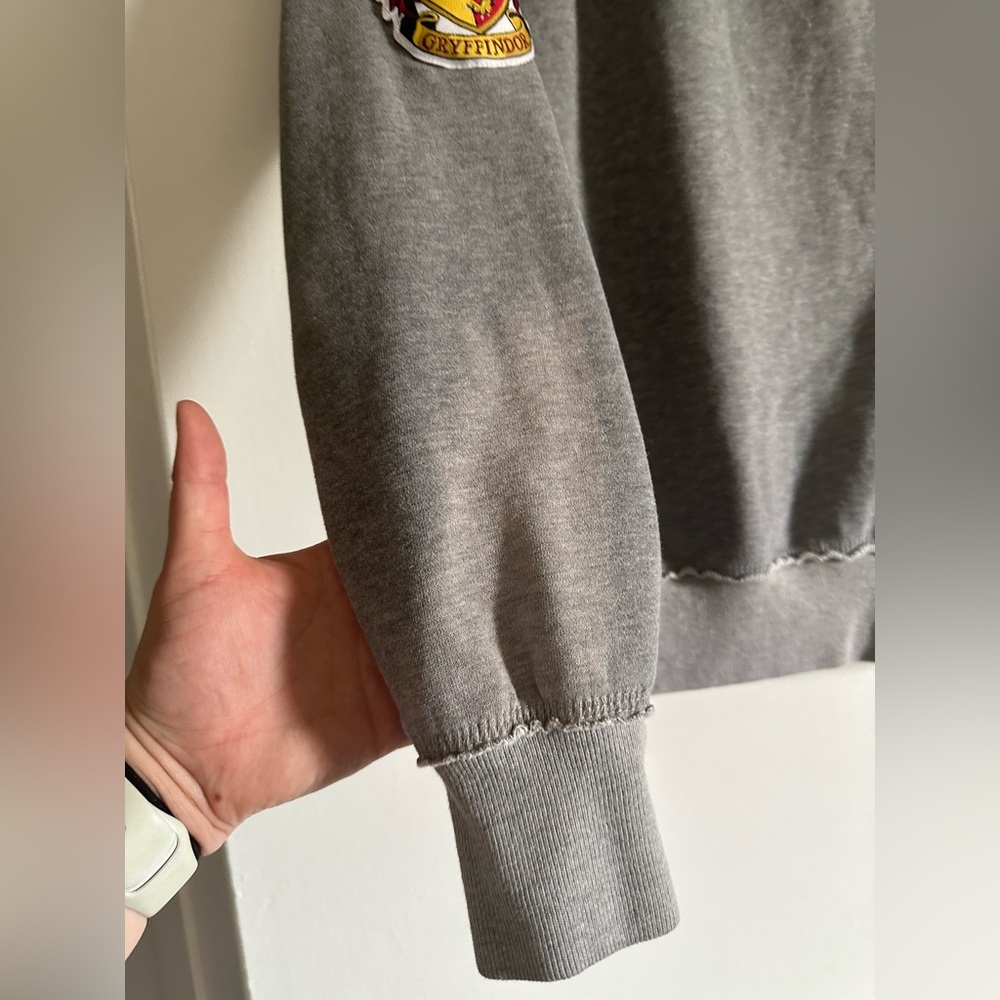 Universal Studios Wizarding World of Harry Potter Gryffindor Crewneck Sweatshirt - Picture 5 of 7